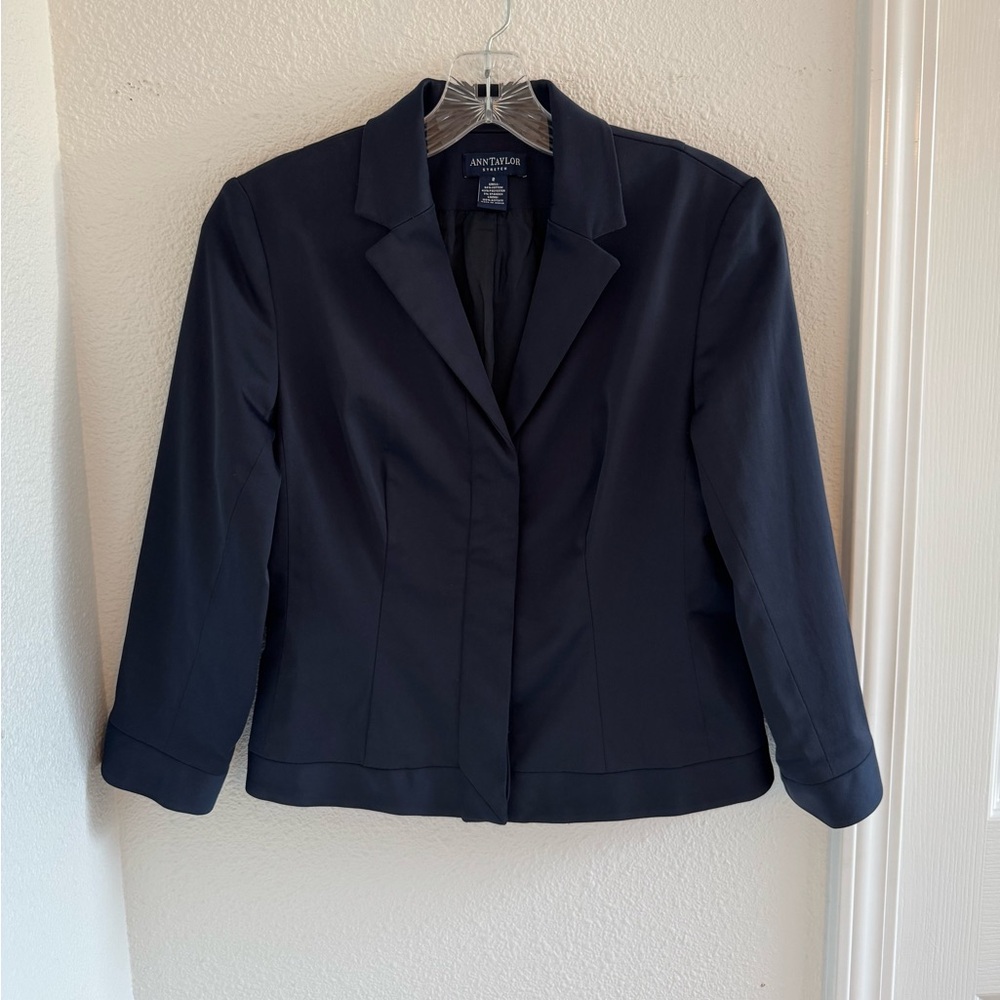 EUC Ann Taylor Cropped Navy Blazer